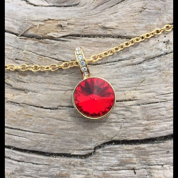 A necklace with Swarovski crystal and chain handcrafted - Picture 3 of 4